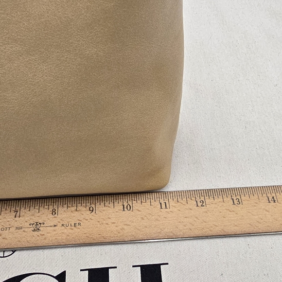 💥NWT💥 Coach Brooklyn 28 Hobo, Tan - Picture 11 of 15